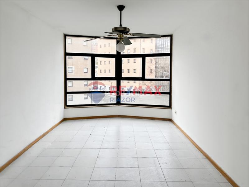 Foto 5adfedf1-a355-4921-857a-6ccdba806f2f. Piso en praza alcaldesa berta tapia 437b piso en venta con vistas al mar a solo un minuto caminando del paseo marítimo en Coruña (A)