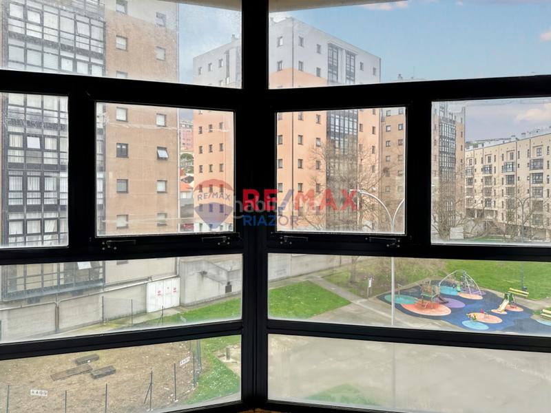 Foto be6c09dd-de19-41b6-a697-a77eba3fa342. Piso en praza alcaldesa berta tapia 437b piso en venta con vistas al mar a solo un minuto caminando del paseo marítimo en Coruña (A)