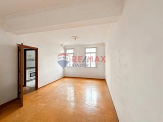 Etagenwohnung en Ra enxeeiro andrs comerma 32. Piso con gran terraza en ferrol, para reformar