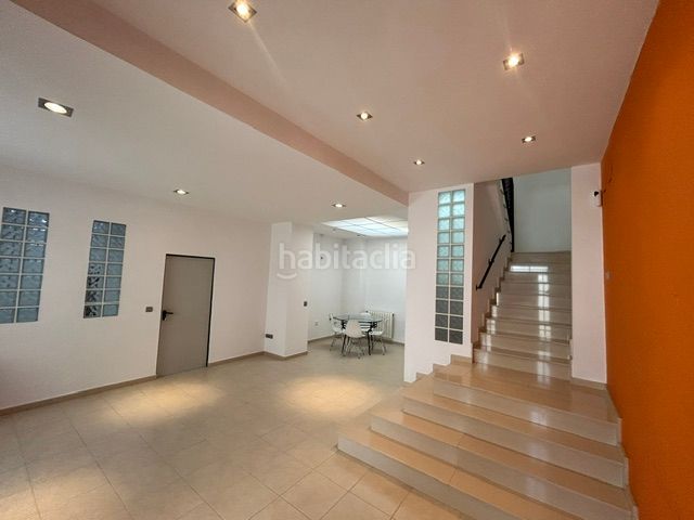 Foto 1e1a0908-3359-45a4-819b-e250b4844be0. Casa amb calefacció aparcament a Alaquàs