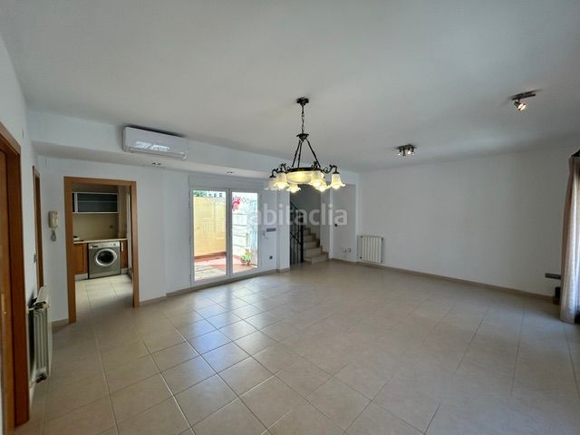 Foto 81c0b9a5-5e81-4479-a6a0-549054b3b0bd. Casa amb calefacció aparcament a Alaquàs