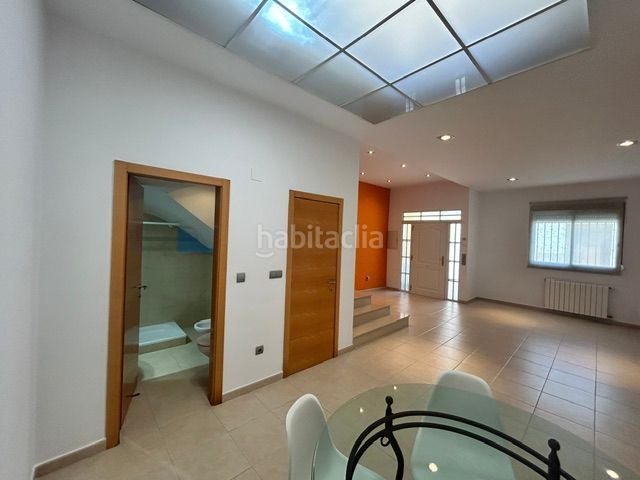 Foto 98e8319b-a81d-4383-ab8b-ea5572298efd. Casa amb calefacció aparcament a Alaquàs