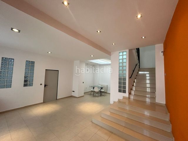 Foto 9b42b278-51b1-4b38-803e-64520770ca70. Casa amb calefacció aparcament a Alaquàs