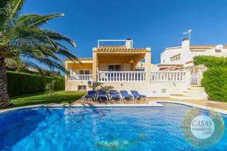 Casa adossada  Carrer tillers. Encantadora villa en lametlla de mar