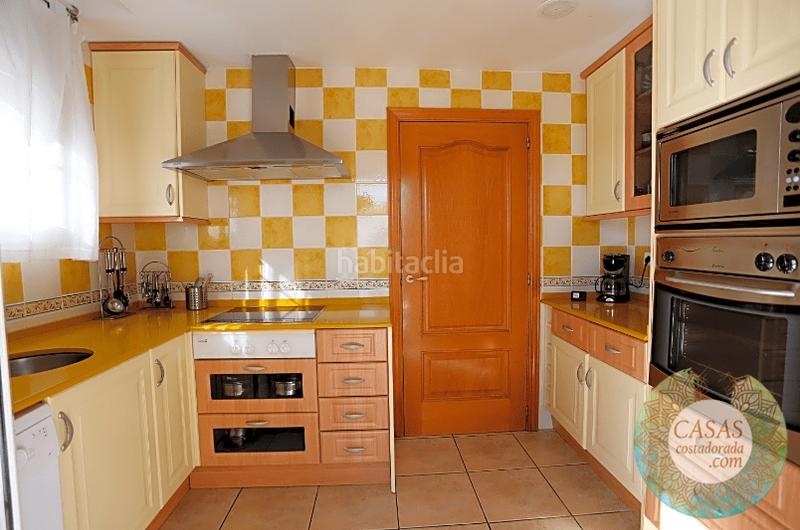 Foto 00a2a1cd-bb05-43fd-9dc4-f639d15ab86a. Casa amb piscina a Centre Miami Platja