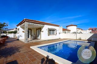 House in Centre. Casas costa dorada os ofrece una bonita  villa de cuatro  estanc