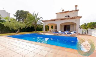 House  Carrer de llevant. Casas costa dorada os ofrece un magnífico chalet a  escasos metr