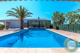 House  Urbanizació sant llàtzer. Precioso y amplio chalet con piscina en tortosa