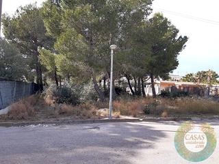 Terreny residencial  Carrer número vint-i-tres. Parcela en tres calas