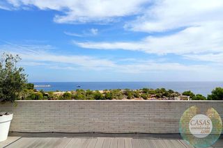 Appartamento in Calle constitució 11. Precioso y luminoso ático con con licencia turistica y vistas al
