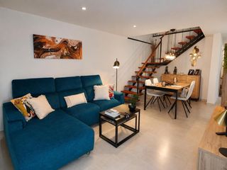 Casa  Calle constitució. Casa totalmente reformada con jardín y gran terraza oportunidad