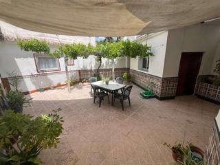 Haus  Calle san juan. Casa en planta baja de 200 m2 zona centro