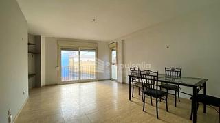 Casa adossada  Depósito. Adosado en venta con inquilino en el centro de la puebla de alfi