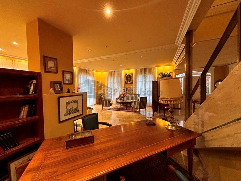 Foto c8faf6a8-77b3-4610-9184-d8d36e2e44e5. Casa amb calefacció aparcament piscina a Montecanal Zaragoza