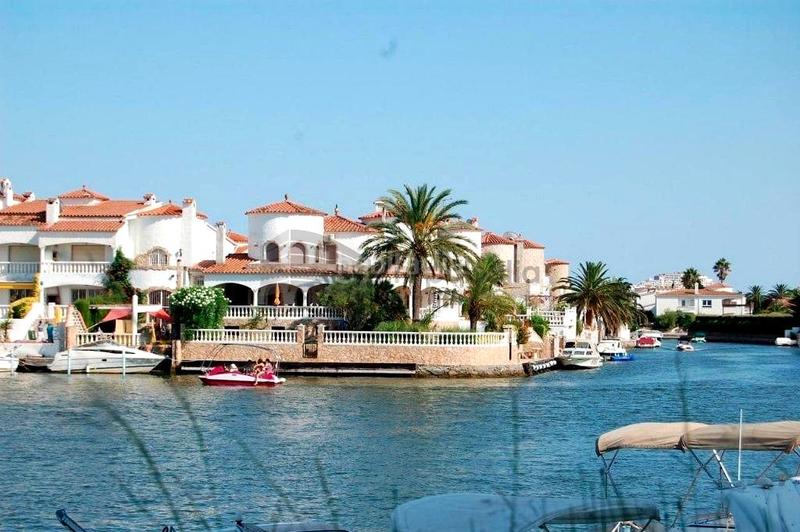Foto 156ef3ac-4e84-484a-8259-d44ab7b99747. Alquiler piso precioso piso a 200m. de la playa en Empuriabrava