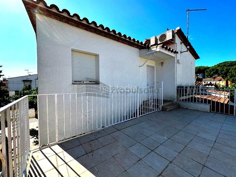 Foto 1a82b0fa-b7e8-40b1-afab-8e1befa38396. Alquiler piso precioso piso a 200m. de la playa en Empuriabrava