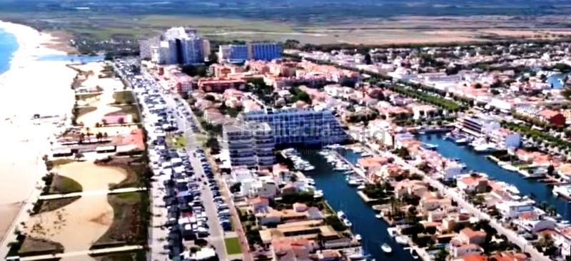 Foto 8dce245e-1322-4fed-b117-2d67fca6d65d. Alquiler piso precioso piso a 200m. de la playa en Empuriabrava