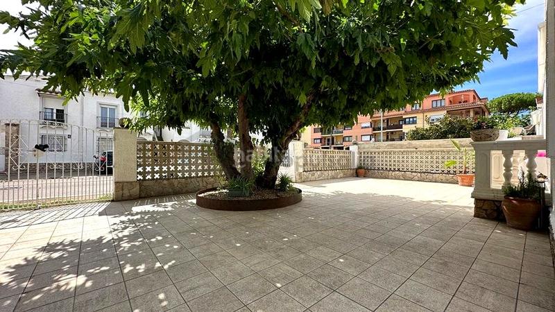 Foto ceead294-6027-41fb-a116-7260df2dbd5e. Alquiler piso precioso piso a 200m. de la playa en Empuriabrava