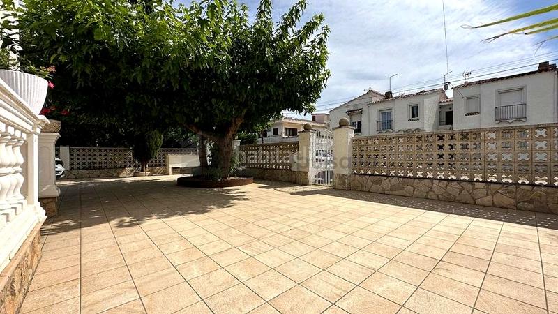 Foto d282d8a5-fda6-4f24-9ee1-526ab45d167c. Alquiler piso precioso piso a 200m. de la playa en Empuriabrava