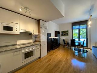 Apartamento  Fuenclara. Casi esquina calle alfonso con plaza de garaje.
