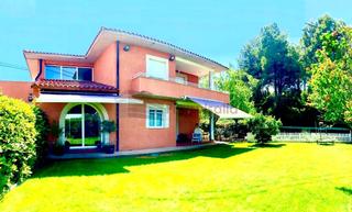 Casa  Alta. Espectacular chalet rodeado de naturaleza!