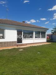 Chalet en Pedanías - Extrarradio. Parcela de 1000 m2 con vivienda de 3 dormitorios y garaje para 2