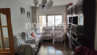 Pis a Centro. Piso de 4 dormitorios con garaje y ascensor