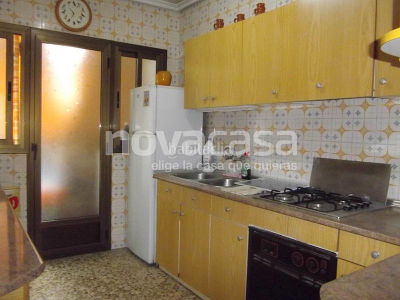 Foto f5c0bee3-b816-406d-90b6-72ca436c8ff3. Piso  de 4 dormitorios con garaje y ascensor en Albacete