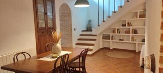 Bauernhof in Bonete. Unifamiliar de 140 m2 de 2 dormitorios con patio y buhardilla