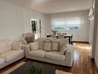 Chalet in Centro. Tu refugio soñado en mallorca casa con jardín y piscina
