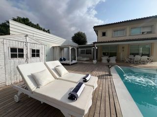 Chalet in Centro. Tu refugio soñado en mallorca casa con jardín y piscina