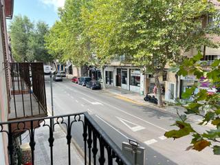 Edifici a Gran Via de Colom. Vivienda con gran potencial en venta