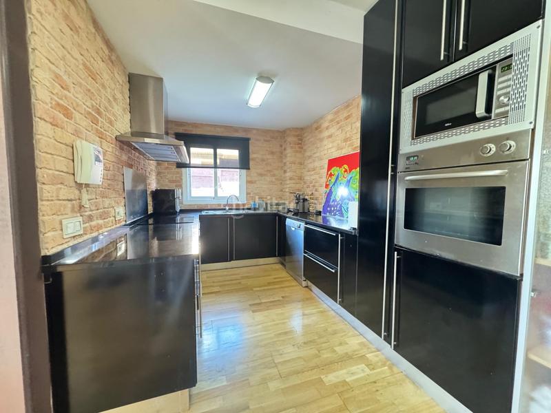 Foto 0cf409c8-2135-44db-b6f1-e6ad7876d6a9. Reihenhaus mit heizung parking in Centro Inca