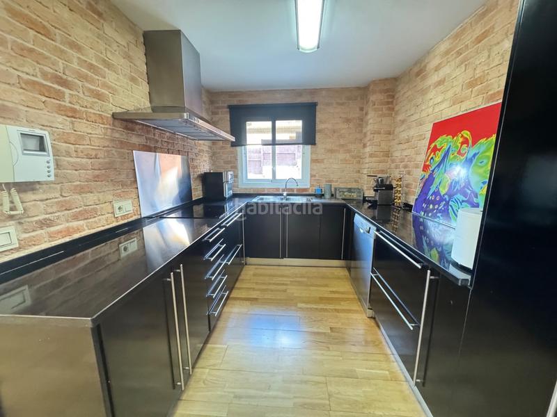 Foto 1fd27fc5-3d47-4d09-aa06-85cf26361a1e. Reihenhaus mit heizung parking in Centro Inca