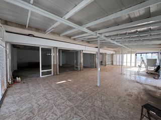 Business premise in Port d´Alcúdia-Platja dÁlcúdia. Amplio local en venta en alcúdia  múltiples posibilidades en zon