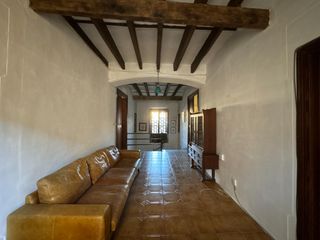 Casa in Porreres. Casa independiente en venta en el centro de porreras  encanto, a