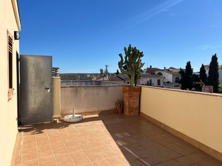 Casa adossada a Sant Jordi. Adosado luminoso con terraza en sant jordi