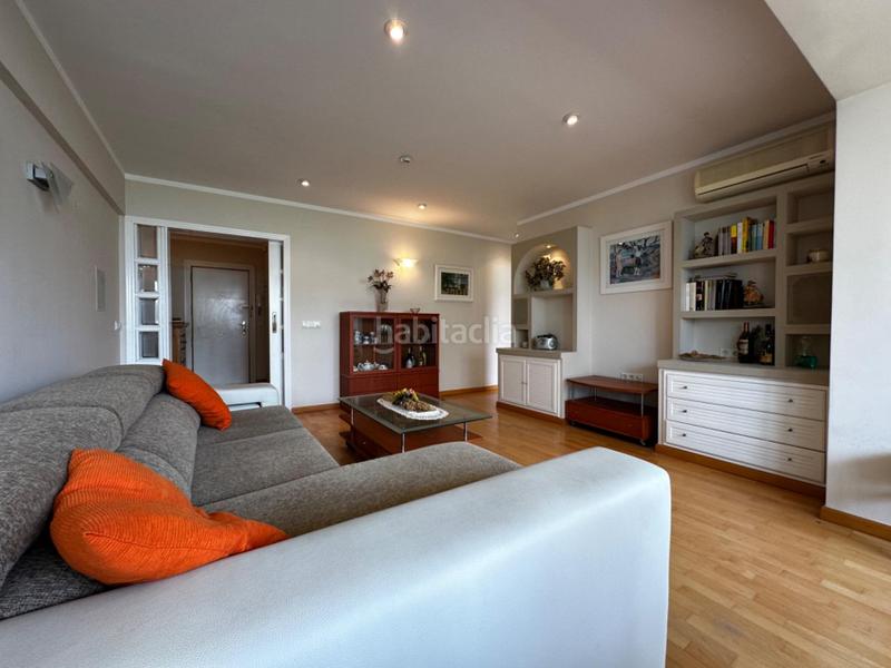 Foto b8dbb7ef-890a-4280-a78d-1afafa3f5440. Apartament amb aparcament a Playa Poniente Benidorm