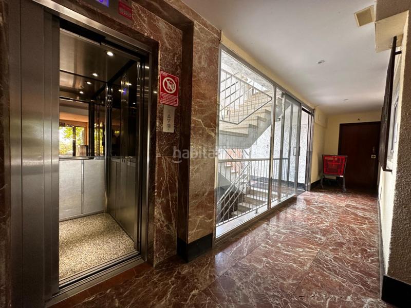 Foto f46721ca-b389-4002-aa28-1dd70f1600be. Apartament amb aparcament a Playa Poniente Benidorm