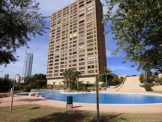 Aparcament cotxe a Playa Poniente. Garaje en residencial coblanca