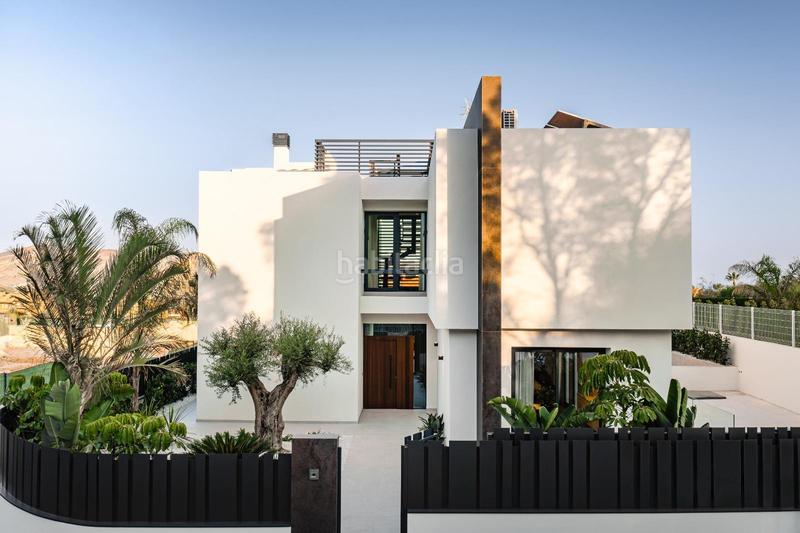 Foto a5a2f8a2-a101-4dbd-a152-e78f9b9a4e27. Chalet en Urbanizaciones Benidorm