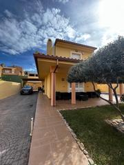 Casa adossada a Rincón Alto. Casa o chalet independiente en venta en calle de londres, 3