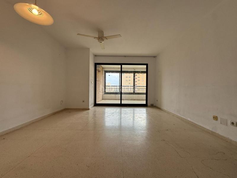 Foto 48914d1e-0ad0-4046-bb68-66d40fd3c70b. Appartement avec parking piscine dans Playa Poniente Benidorm