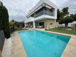 Location Chalet  Calle brusseles. Se alquila villa para larga temporada