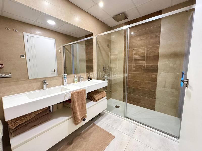 Foto 4c8ef3d2-6fff-4c12-9c10-97bbde7bee61. Apartament amb aparcament piscina a Playa Poniente Benidorm