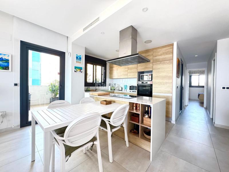 Foto 8584db93-b2b0-488f-b5b1-1b0c8081621d. Apartament amb aparcament piscina a Playa Poniente Benidorm