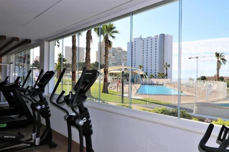 Foto a9e61269-8e08-4b4f-bc44-894a70280021. Apartament amb aparcament piscina a Playa Poniente Benidorm
