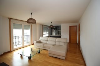 Rent Flat in Oza dos Ríos. Alquiler de segundo piso con ascensor con una superficie de 75 m