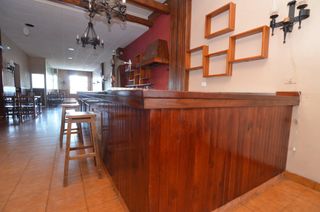 Local Comercial en Betanzos. Amplio bajo comercial con una superficie de 100 metros cuadrados