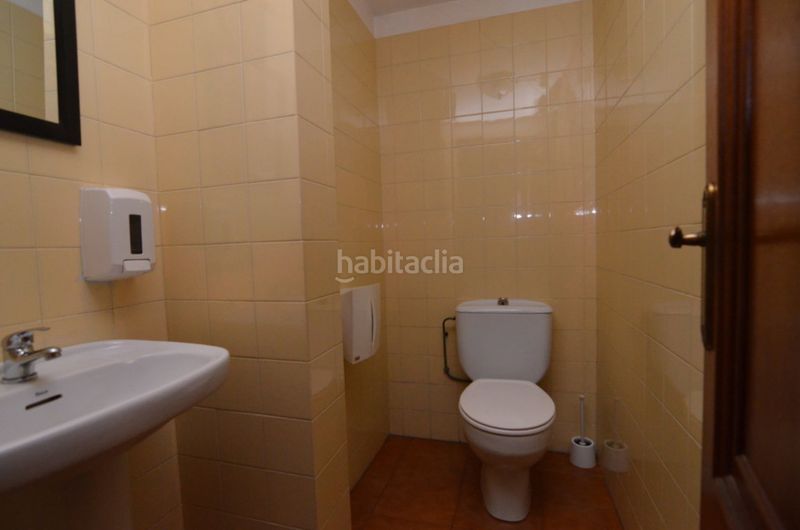 Foto c4956c5e-5534-4dd2-825a-100a003d7f2a. Local comercial a Betanzos